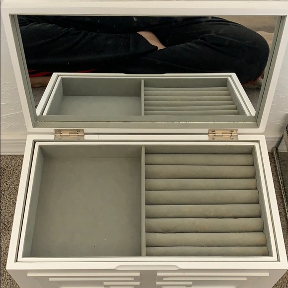 Jewelry box - Picture 2 of 3